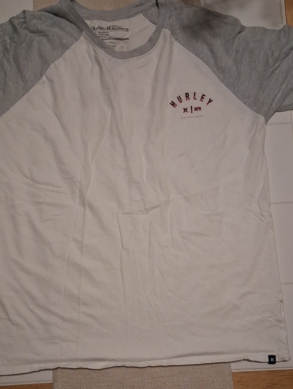 Hurley Men’s White Tee with Light Gray Raglan Sleeves With Hurley Logo Size XL